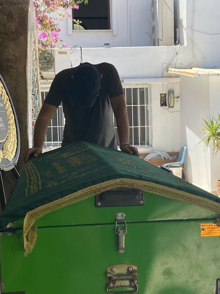 Hakan Yılmaz'ın babası son yolculuğuna uğurlandı - 2. Resim