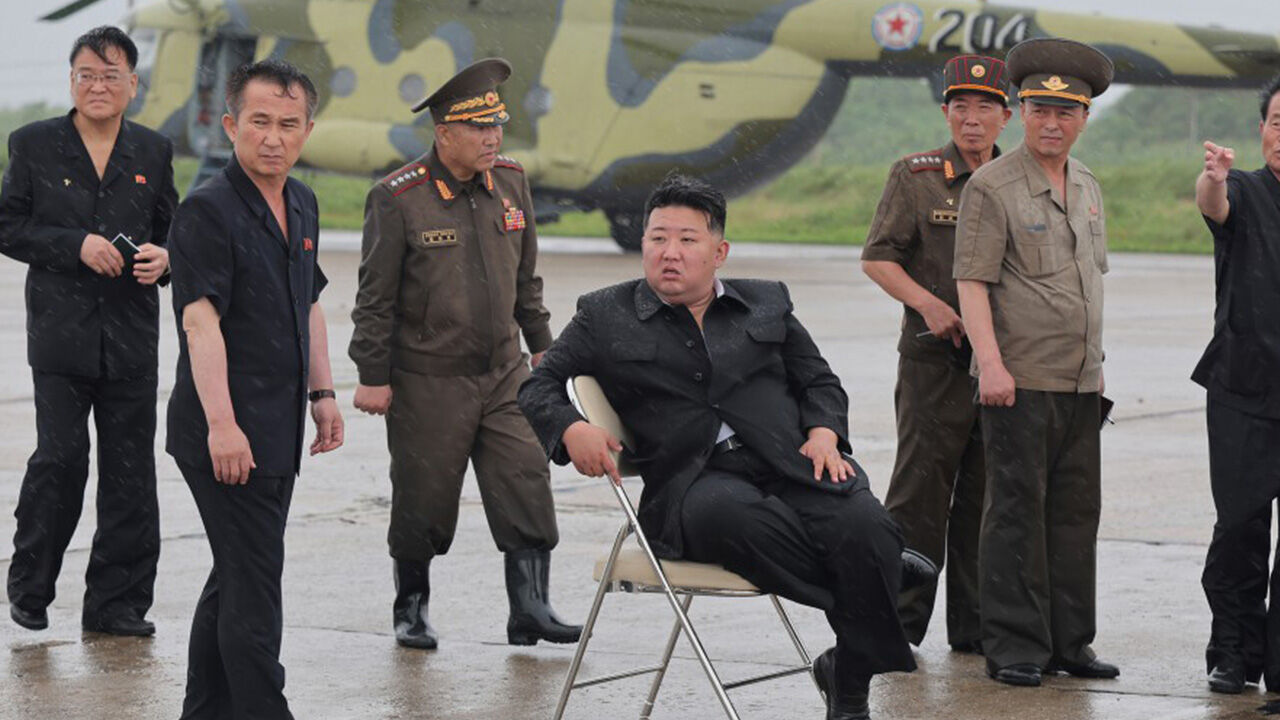 Kuzey Kore lideri Kim'den Güney Kore'ye 'uydurma haber' tepkisi! Kuzey Kore lideri Kim'den Güney Kore'ye 'uydurma haber' tepkisi! - 2. Resim