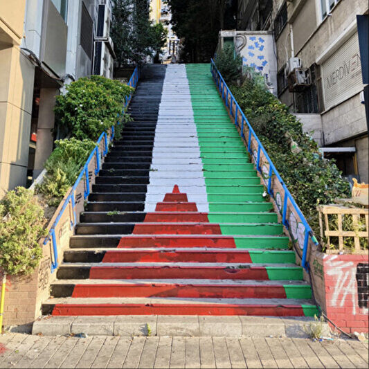 LGBT silindi Filistin bayrağına boyandı! Cihangir merdivenlerinin yeni hali dikkat çekti! - 2. Resim