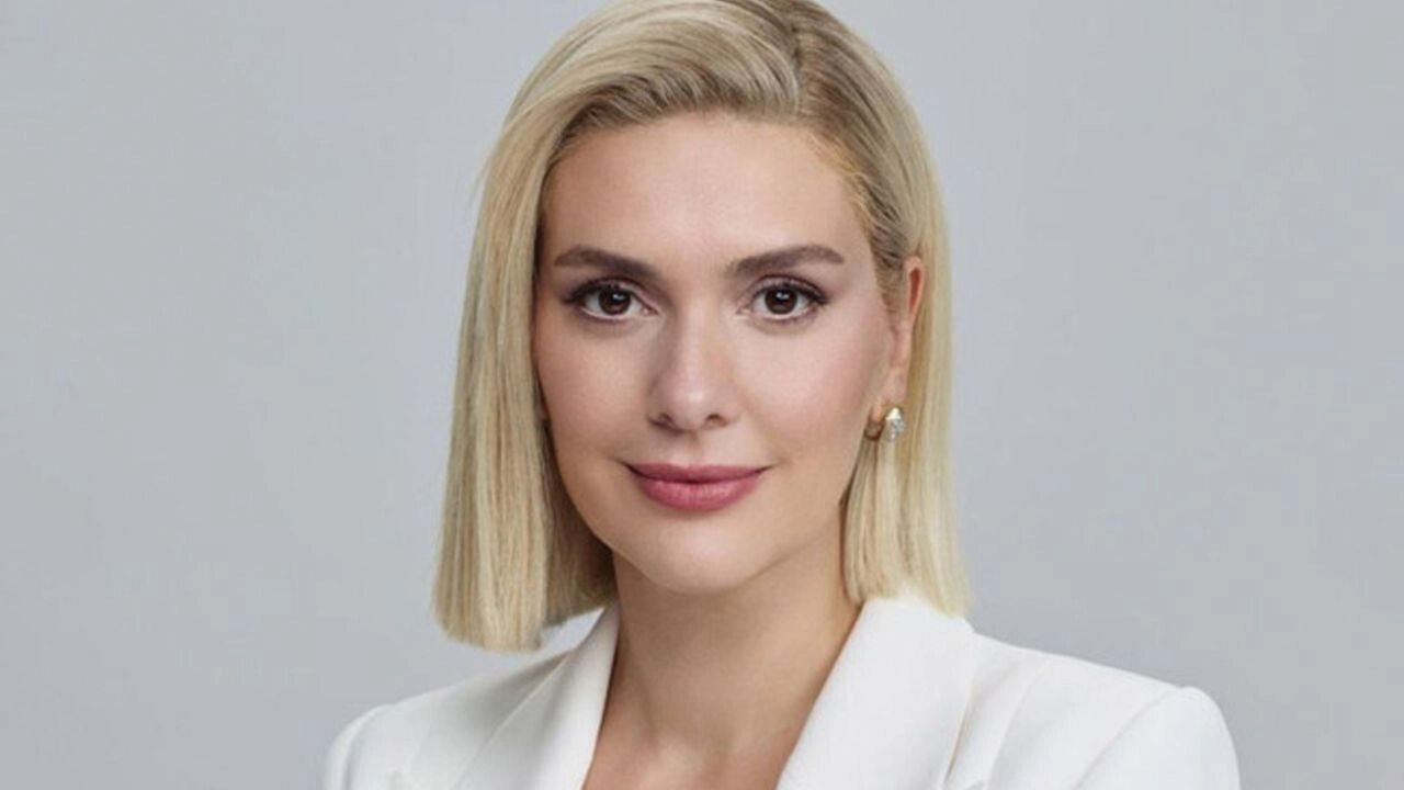 Mehmet Günsür yıllar sonra televizyona dönüyor! Partneri dikkat çekti - 2. Resim