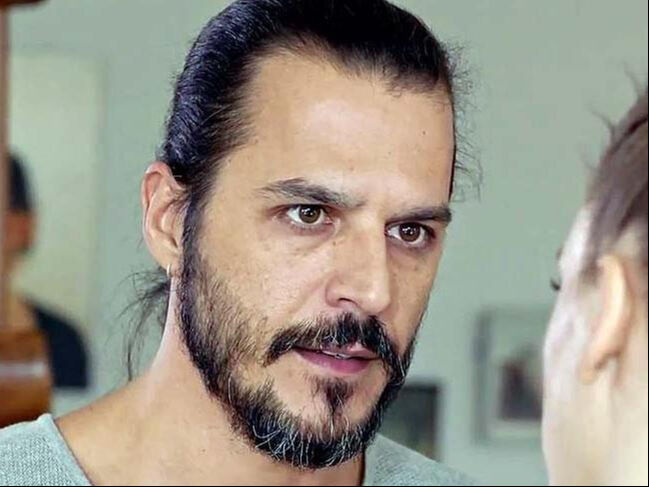 Mehmet Günsür yıllar sonra televizyona dönüyor! Partneri dikkat çekti - 1. Resim