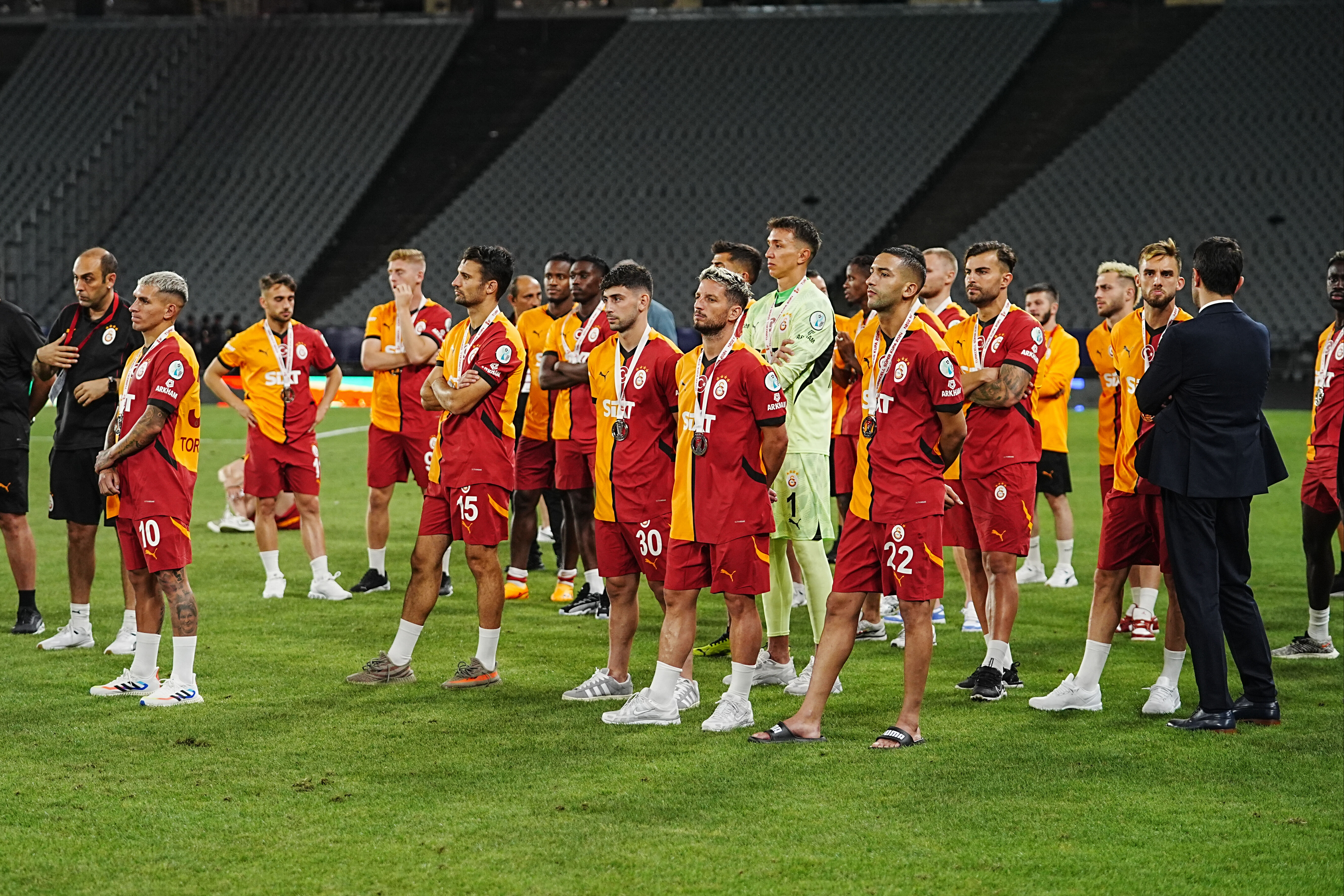 Okan Buruk'tan Beşiktaş mağlubiyeti sonrası çarpıcı sözler! 2 yıldızı hedef gösterdi Okan Buruk'tan Beşiktaş mağlubiyeti sonrası çarpıcı sözler! 2 yıldızı hedef gösterdi - 4. Resim