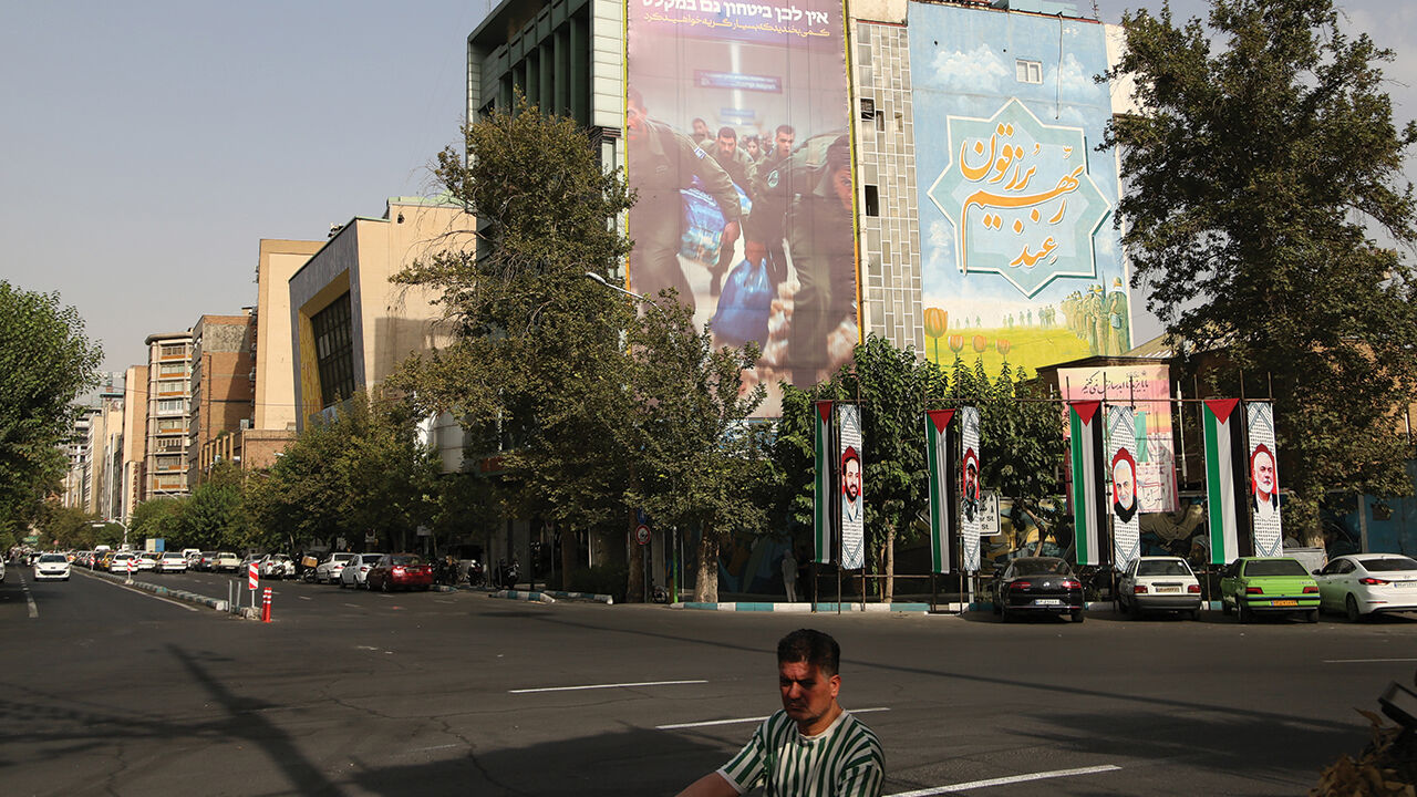 İran'ın başkenti Tahran intikam afişleriyle donatıldı İran'ın başkenti Tahran intikam afişleriyle donatıldı - 3. Resim
