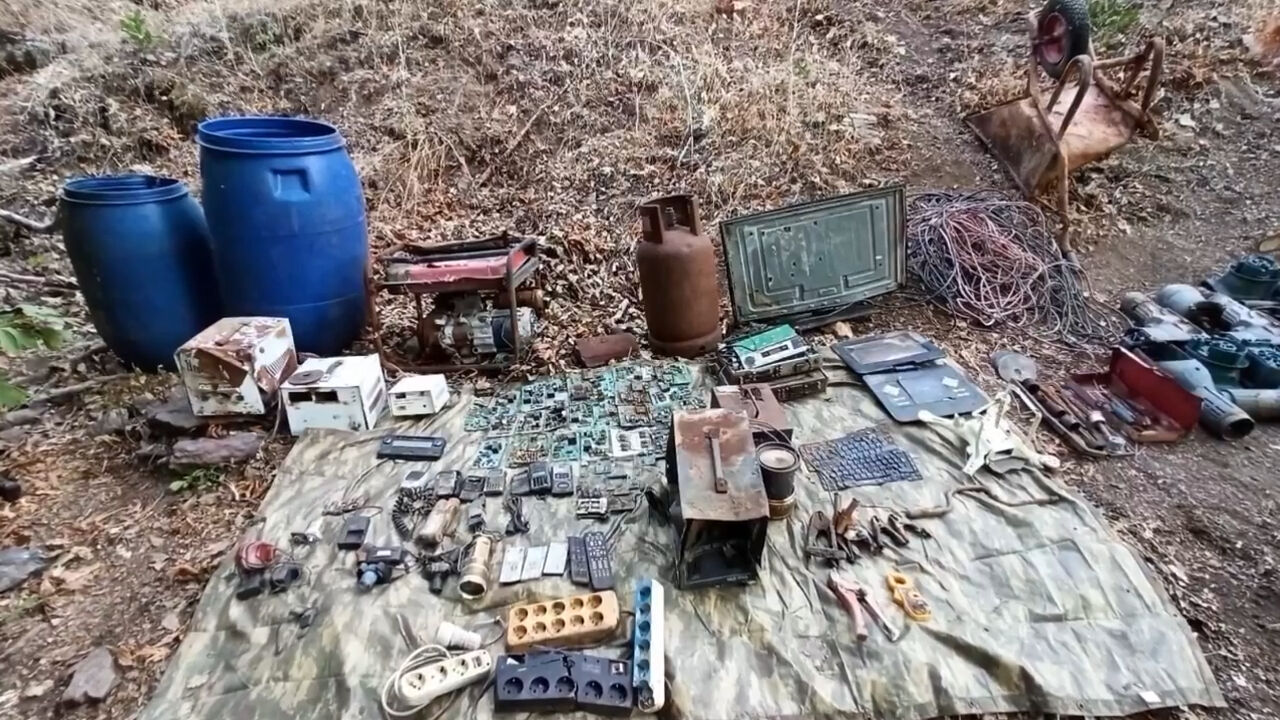 Mehmetçik Pençe-Kilit Operasyonu bölgesinde PKK inlerine girdi - 2. Resim