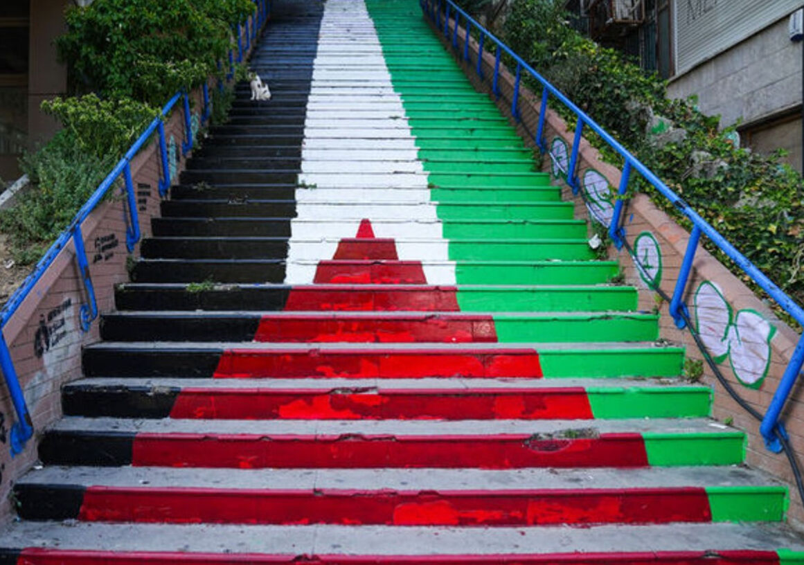 Merdivenlere Filistin bayrağı resmedilmişti! Beyaza boyandı, Beyoğlu Belediyesi'nden açıklama geldi Merdivenlere Filistin bayrağı resmedilmişti! Beyaza boyandı, Beyoğlu Belediyesi'nden açıklama geldi - 2. Resim