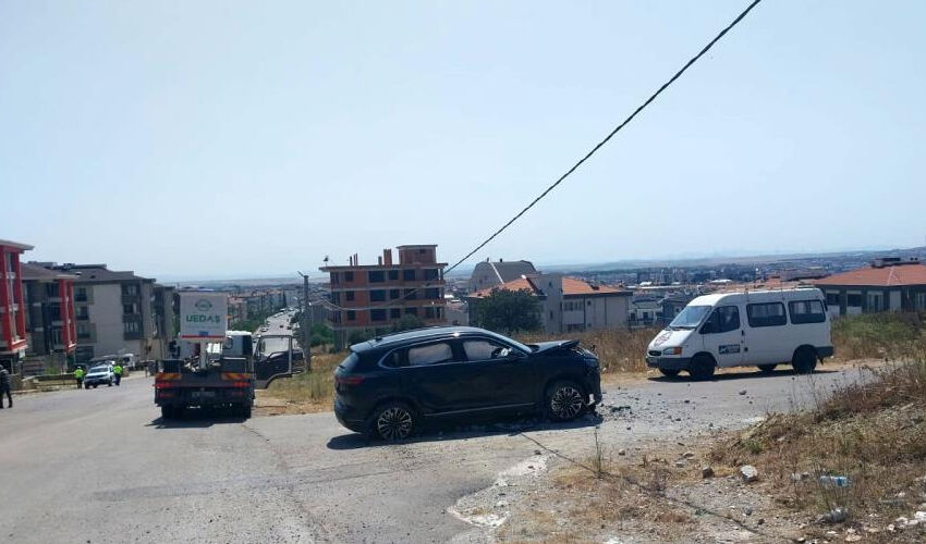 Motosiklet ile çarpışan Togg bariyerlere vurarak durabildi - 2. Resim