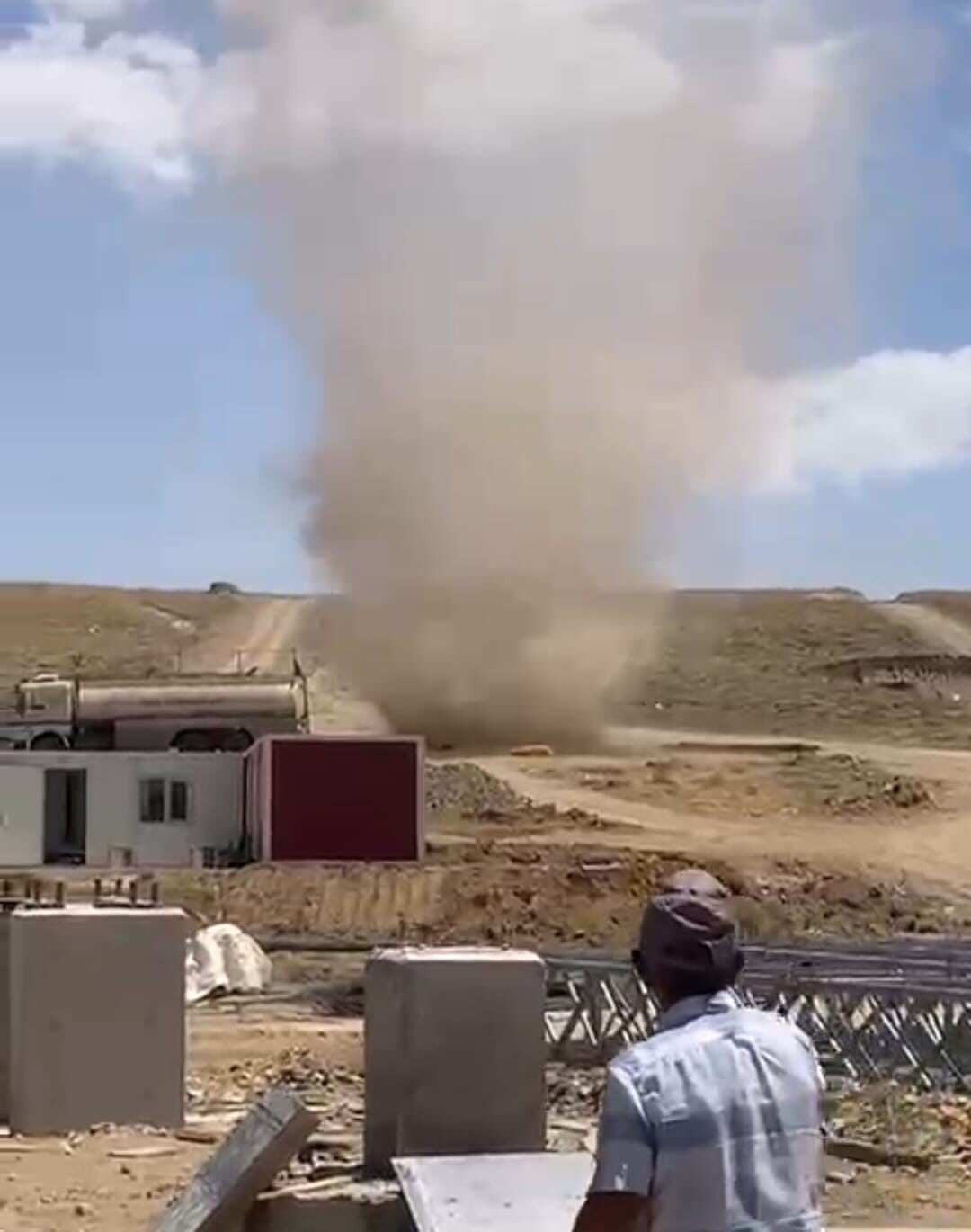 Muş'ta meydana gelen hortum korku ve endişeye neden oldu! - 2. Resim