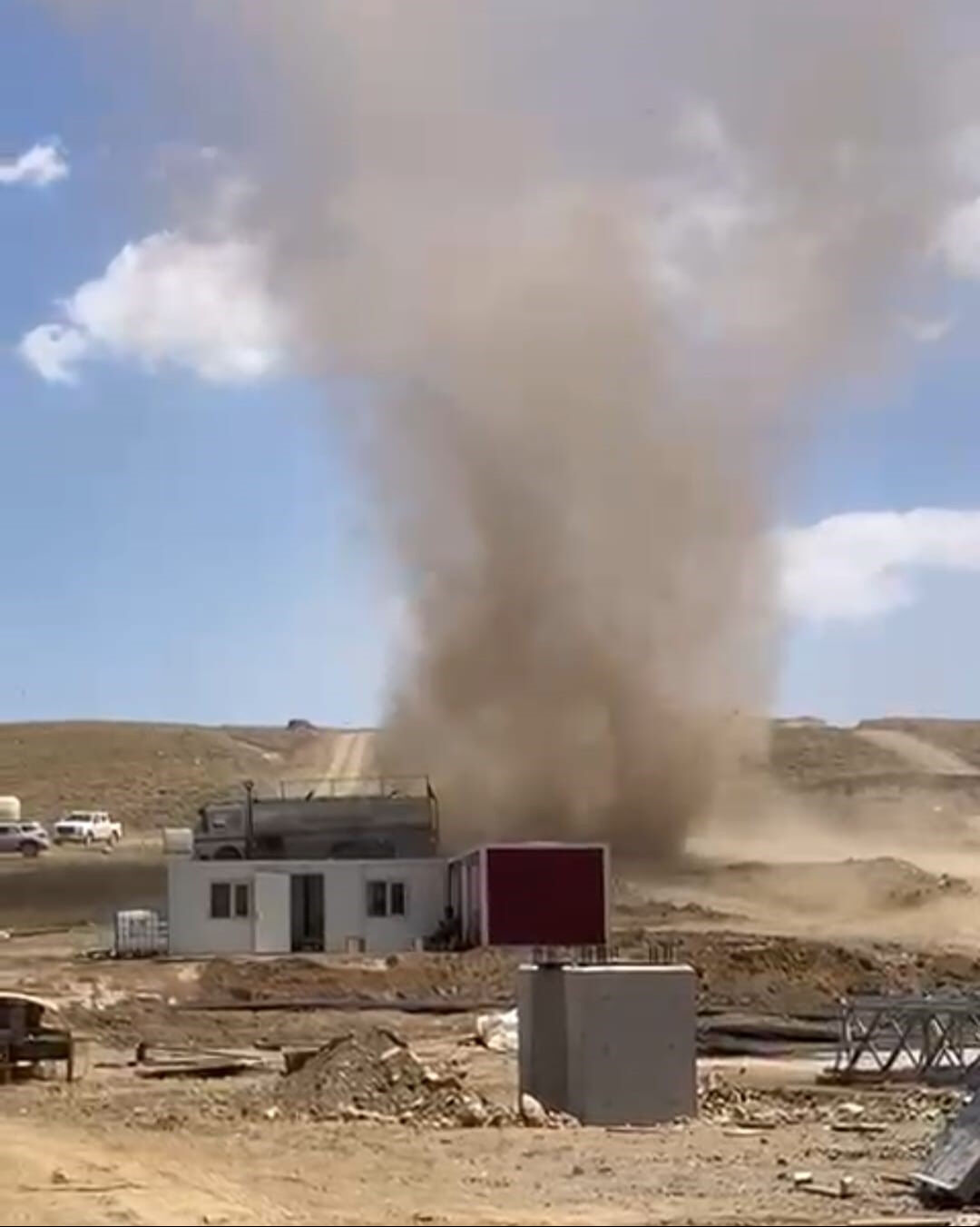 Muş'ta meydana gelen hortum korku ve endişeye neden oldu! - 1. Resim