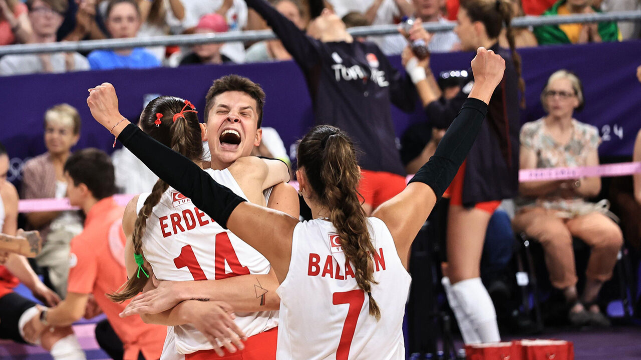 A Milli Kadın Voleybol Takımımız, Çin'i yenerek Paris'te yarı finale çıktı - 1. Resim