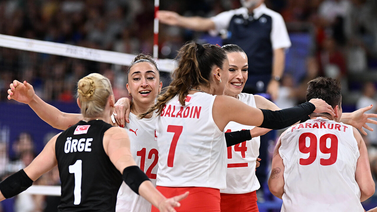 A Milli Kadın Voleybol Takımımız, Çin'i yenerek Paris'te yarı finale çıktı - 2. Resim