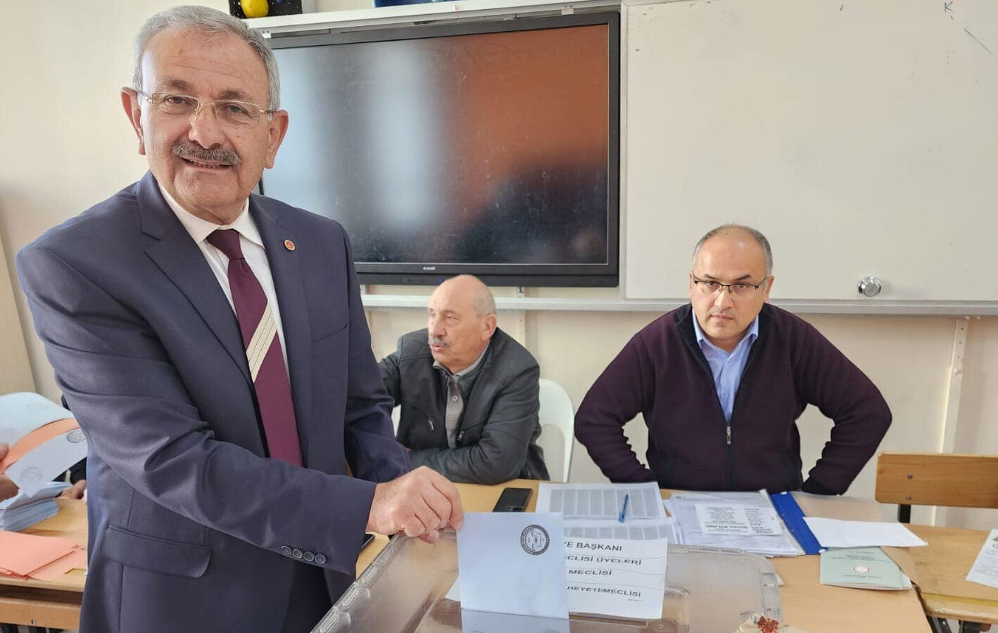 AK Parti Eğirdir ilçe başkanı ve yönetim kurulu üyeleri istifa etti - 1. Resim