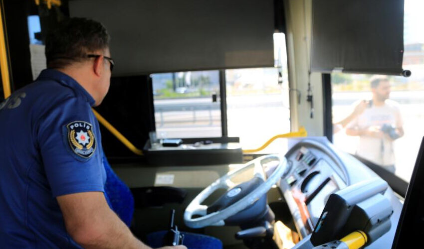 Antalya’da ilginç olay! Tartıştığı halk otobüsü şoförüne hayatının şokunu yaşattı - 2. Resim