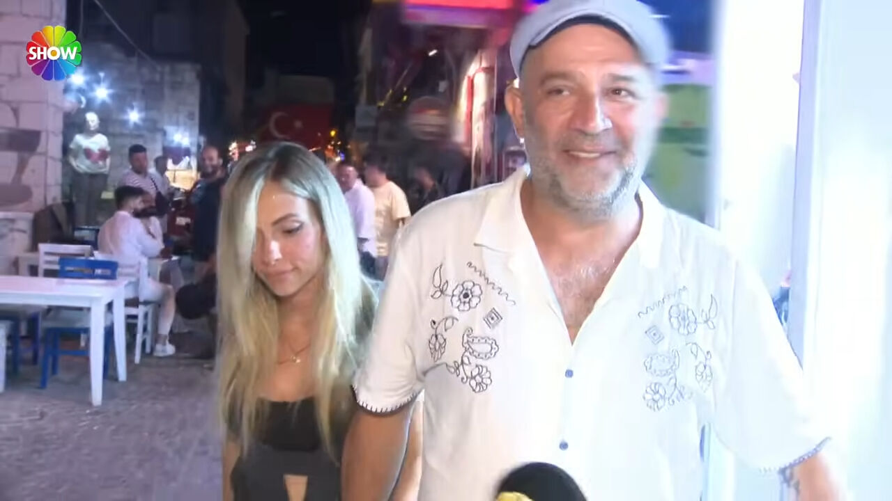 Arka Sokaklar’ın yıldızı Şevket Çoruh 15 yaş küçük eşiyle tatilde! Her gören aynı yorumu yaptı - 3. Resim