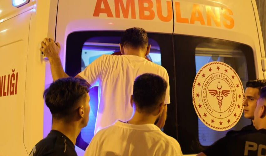 Babanın çaresizliği yürekleri dağladı! Ambulansın camından dakikalarca oğlunu izledi - 4. Resim