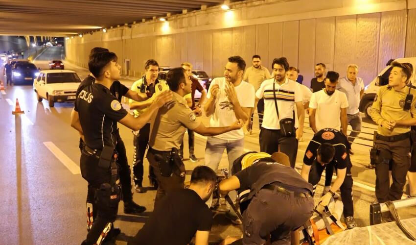 Babanın çaresizliği yürekleri dağladı! Ambulansın camından dakikalarca oğlunu izledi - 3. Resim