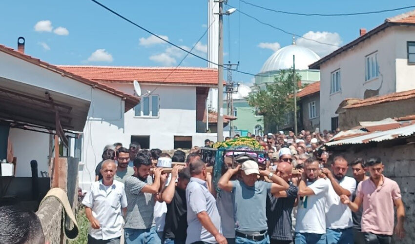 Düğünden saatler sonra can veren gelin ve damat yan yana defnedildi - 4. Resim