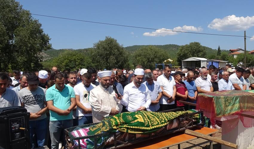 Düğünden saatler sonra can veren gelin ve damat yan yana defnedildi - 3. Resim