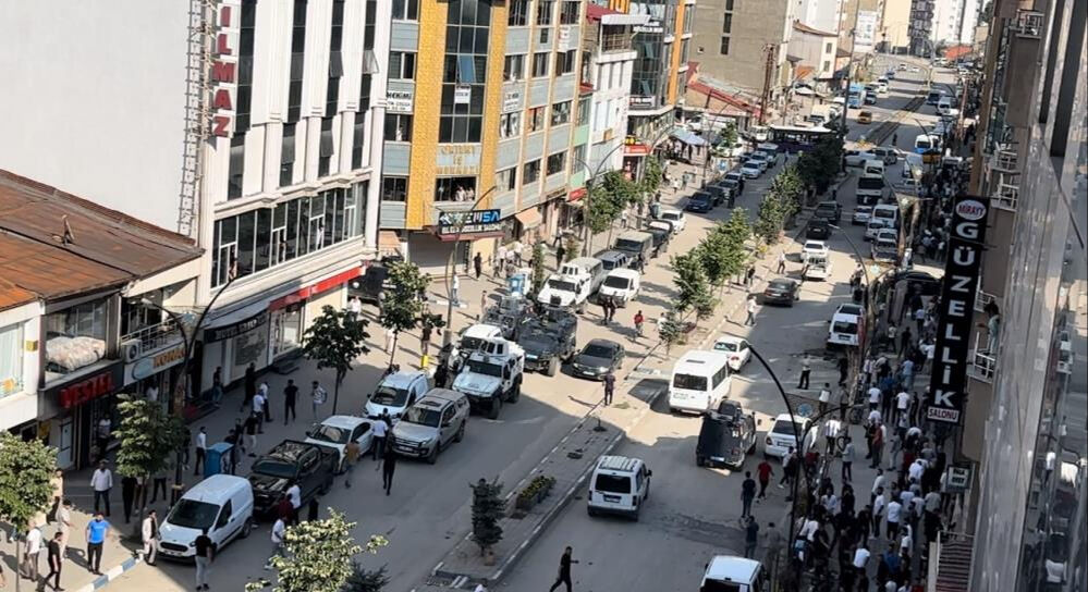 Hakkari'deki aşiret kavgasında gençleri kanaat önderleri barıştırdı Hakkari'deki aşiret kavgasında gençleri kanaat önderleri barıştırdı - 3. Resim