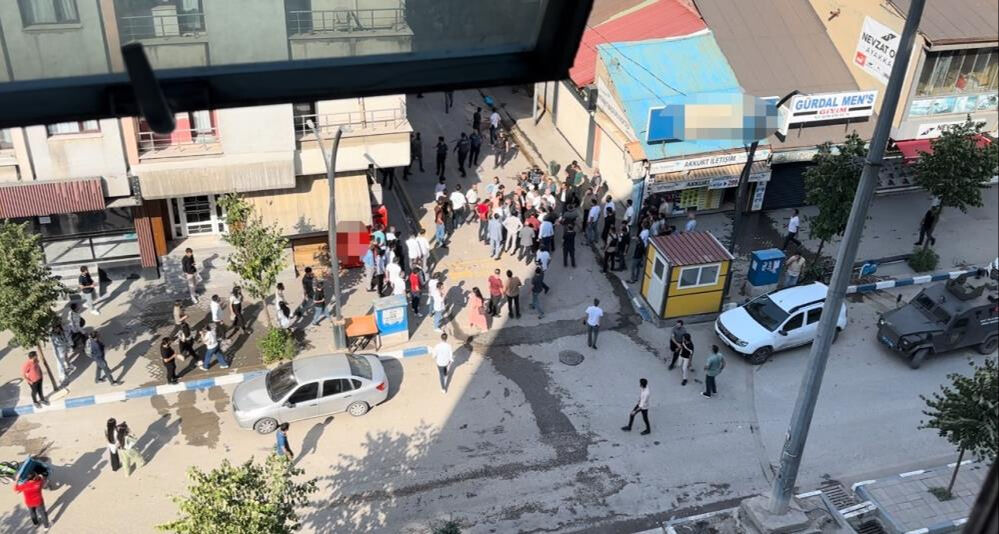 Hakkari'deki aşiret kavgasında gençleri kanaat önderleri barıştırdı Hakkari'deki aşiret kavgasında gençleri kanaat önderleri barıştırdı - 1. Resim