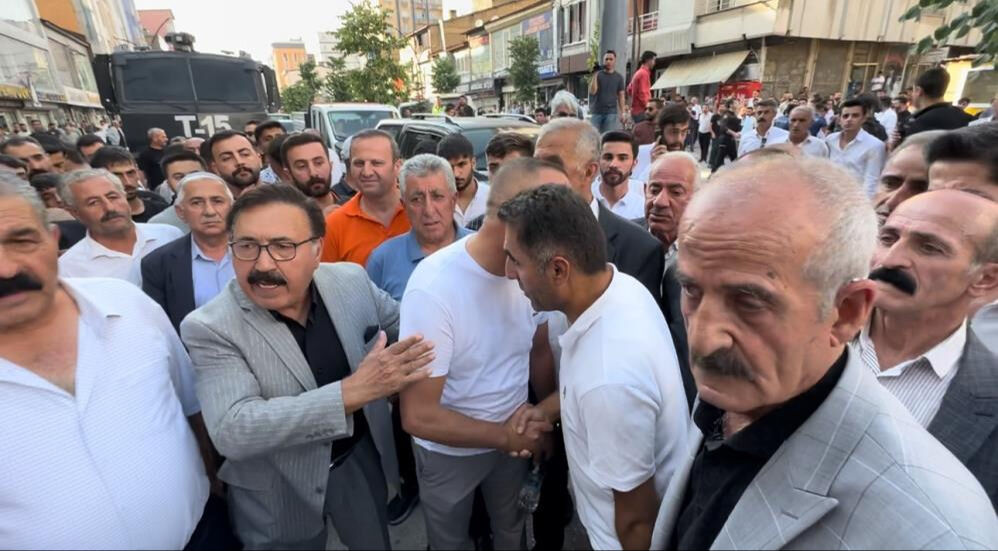 Hakkari'deki aşiret kavgasında gençleri kanaat önderleri barıştırdı Hakkari'deki aşiret kavgasında gençleri kanaat önderleri barıştırdı - 4. Resim