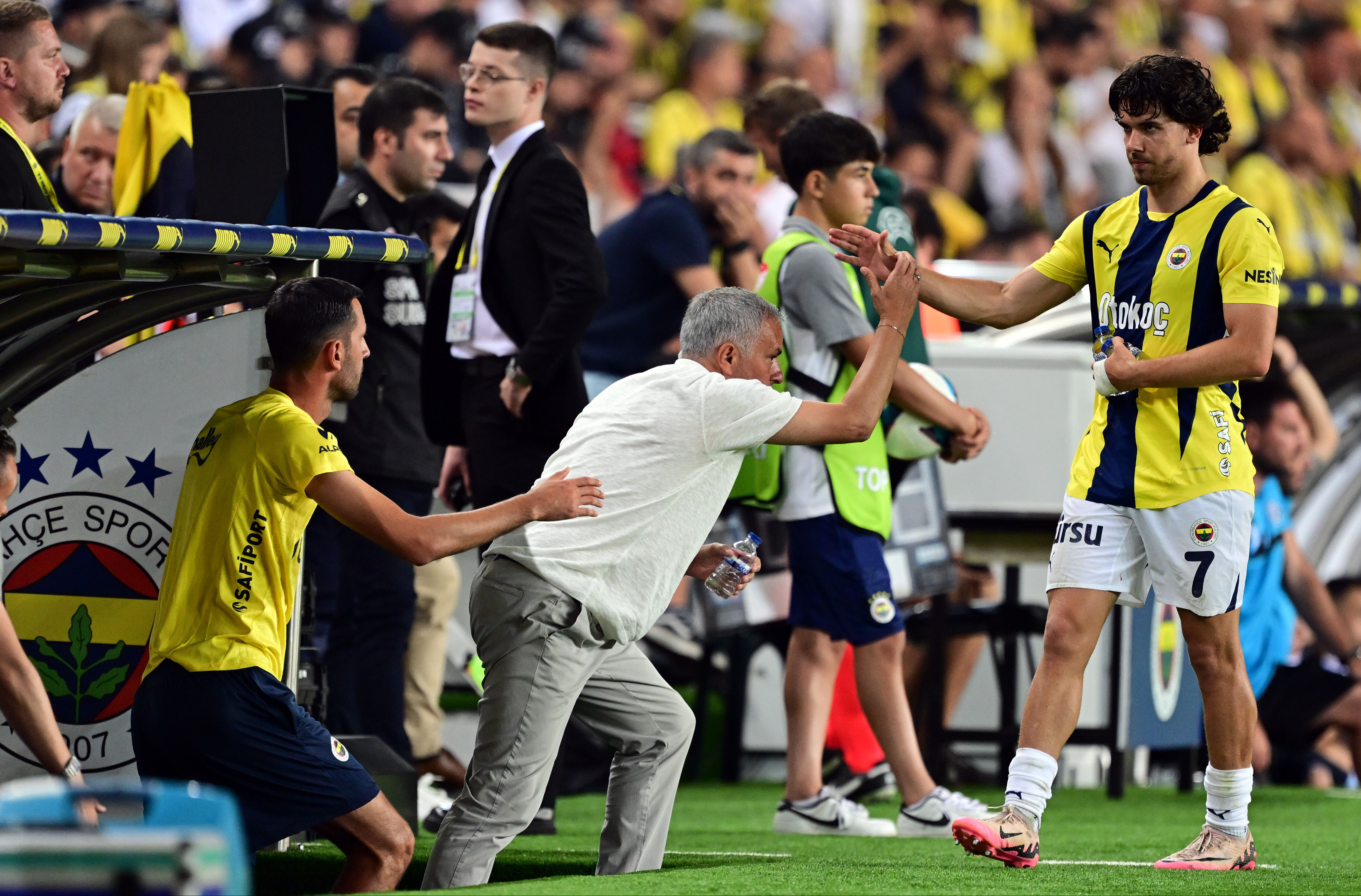 Lille-Fenerbahçe maçı muhtemel 11'leri! Jose Mourinho kimlere şans verecek? Lille-Fenerbahçe maçı muhtemel 11'leri! Jose Mourinho kimlere şans verecek? - 3. Resim