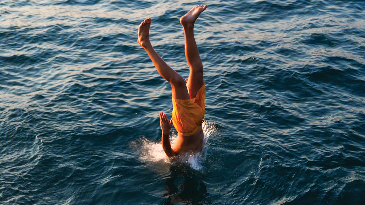 Sıcaktan bunalan İstanbullular Beykoz sahilinde denize girdi Sıcaktan bunalan İstanbullular Beykoz sahilinde denize girdi - 3. Resim