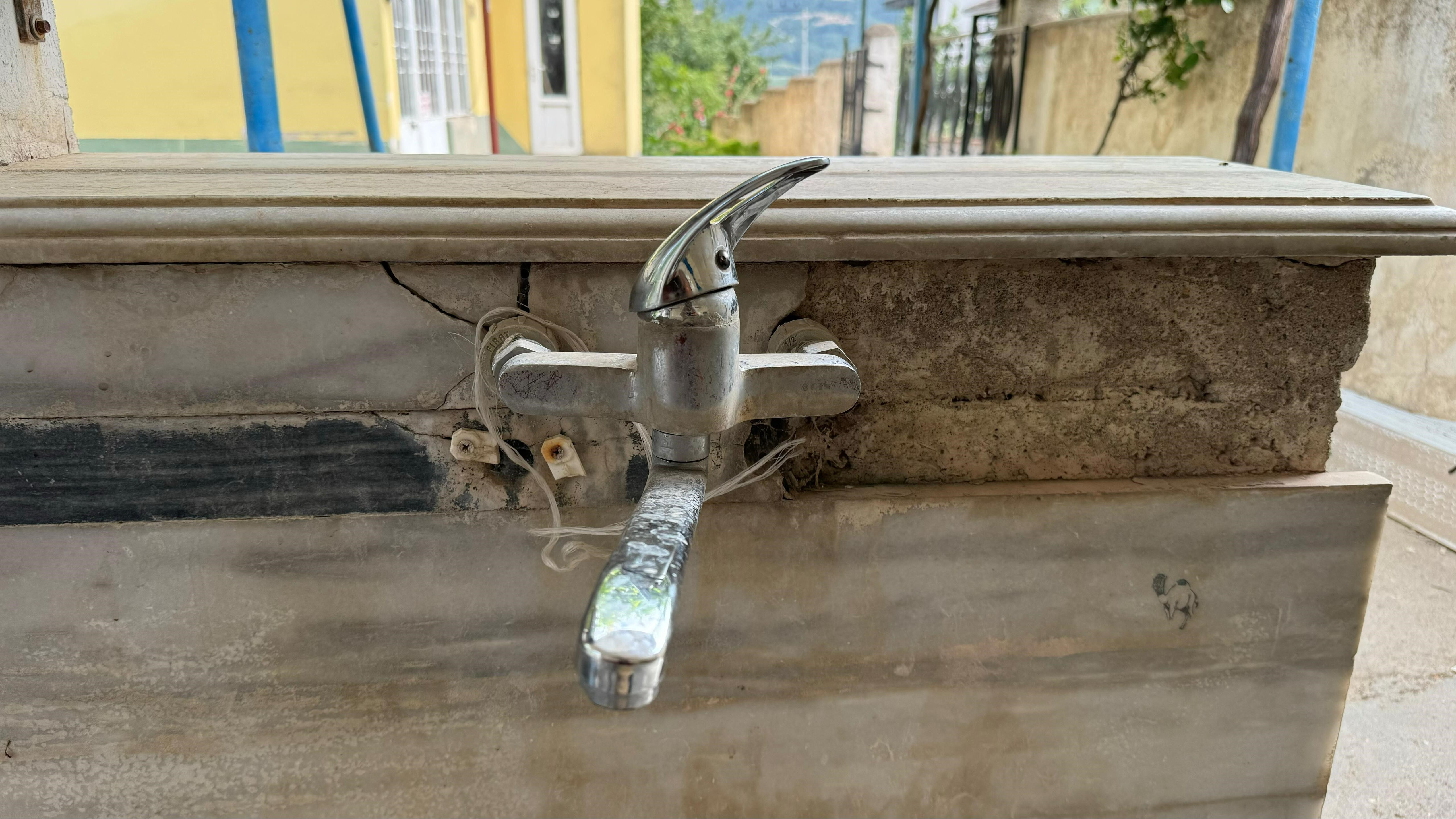 Sosyal medya Bursa İznik'teki şifalı suyu kuruttu! Şeker hastaları akın etti - 2. Resim