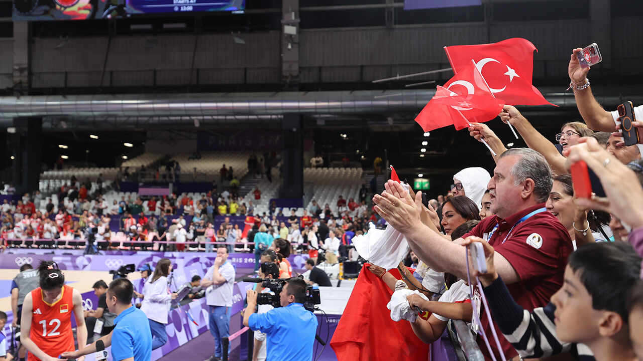 Acı, gözyaşı ve zafer! Filenin Sultanları ilk kez olimpiyatlarda yarı finalde - 1. Resim