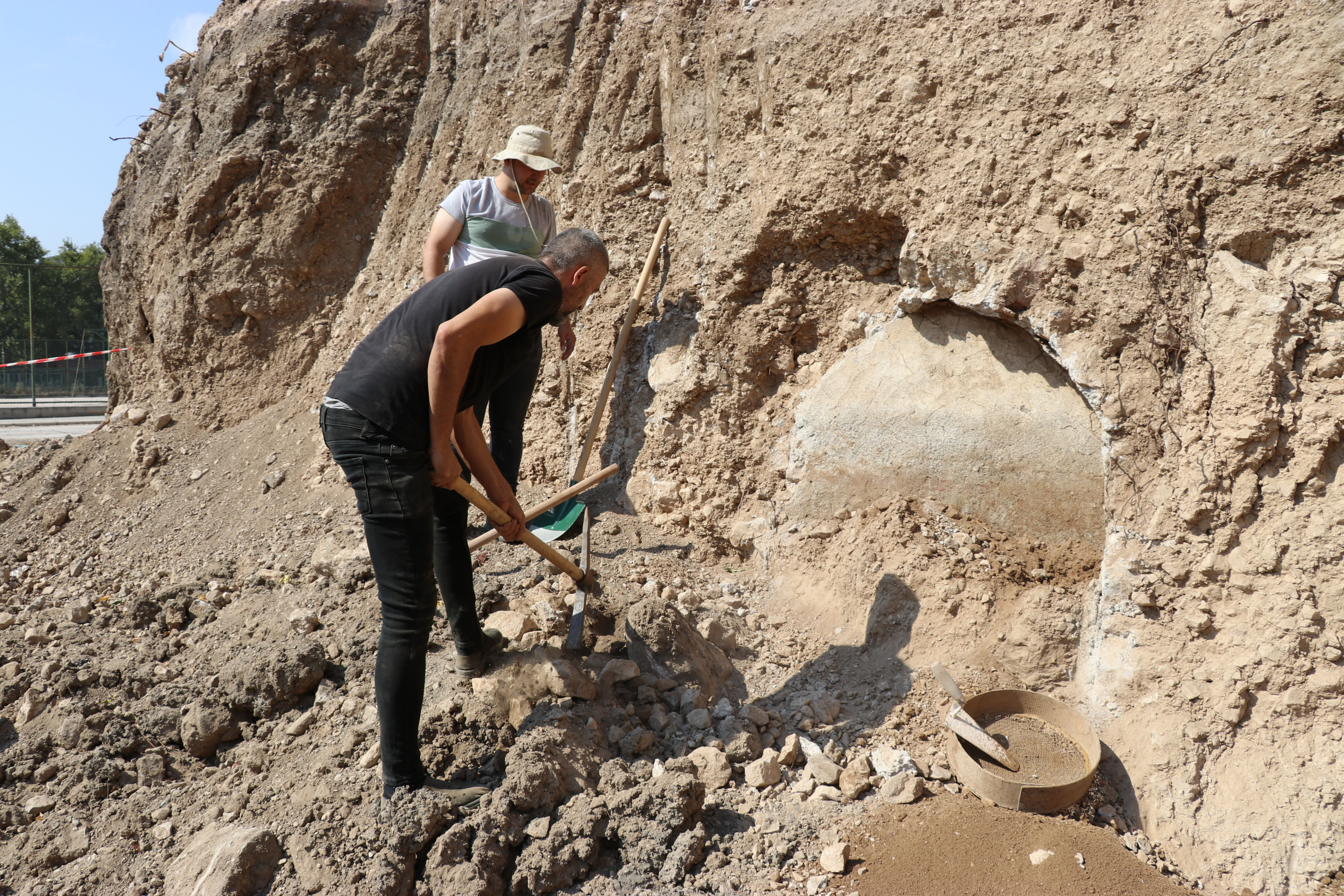 Amasya'da Roma döneminden insan kemikleri bulundu! 2 bin yıllık olduğu düşünülüyor Amasya'da Roma döneminden insan kemikleri bulundu! 2 bin yıllık olduğu düşünülüyor - 2. Resim