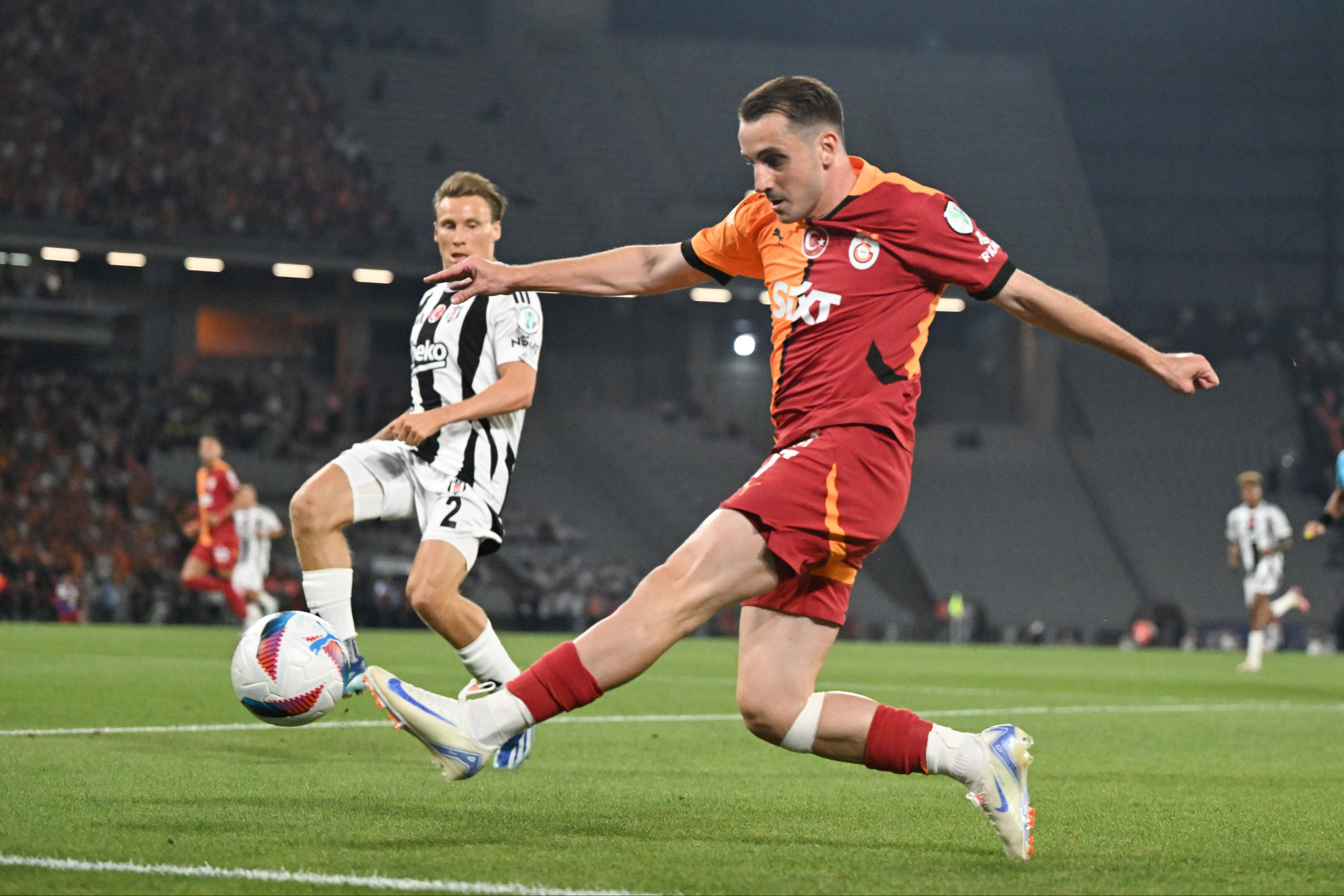 Beşiktaş maçında oyundan alınınca küfrettiği iddia edilmişti! Kerem Aktürkoğlu'nda gece yarısı cevap geldi - 1. Resim