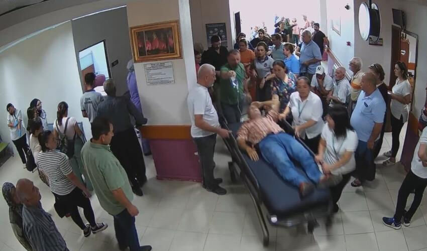 Muayene için gitti, kalp krizi geçirdi! Doktorların dakikalarla yarışı kamerada Muayene için gitti, kalp krizi geçirdi! Doktorların dakikalarla yarışı kamerada - 2. Resim