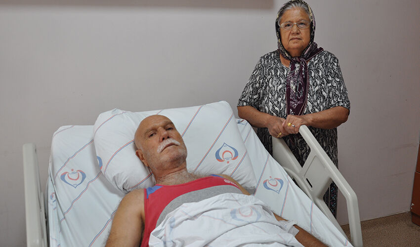 Muayene için gitti, kalp krizi geçirdi! Doktorların dakikalarla yarışı kamerada Muayene için gitti, kalp krizi geçirdi! Doktorların dakikalarla yarışı kamerada - 1. Resim