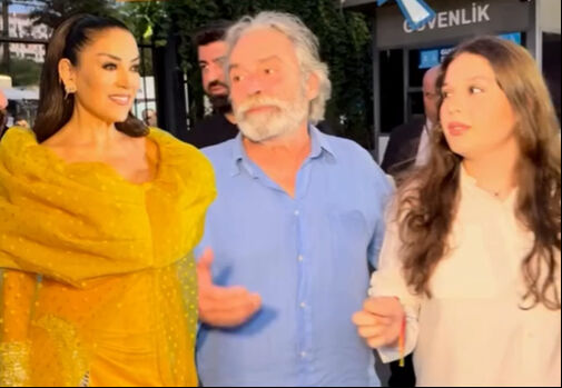 Aşkın Nur Yengi ile Haluk Bilginer'in kızı büyüdü! Son hali görenleri şaşırttı Aşkın Nur Yengi ile Haluk Bilginer'in kızı büyüdü! Son hali görenleri şaşırttı - 1. Resim