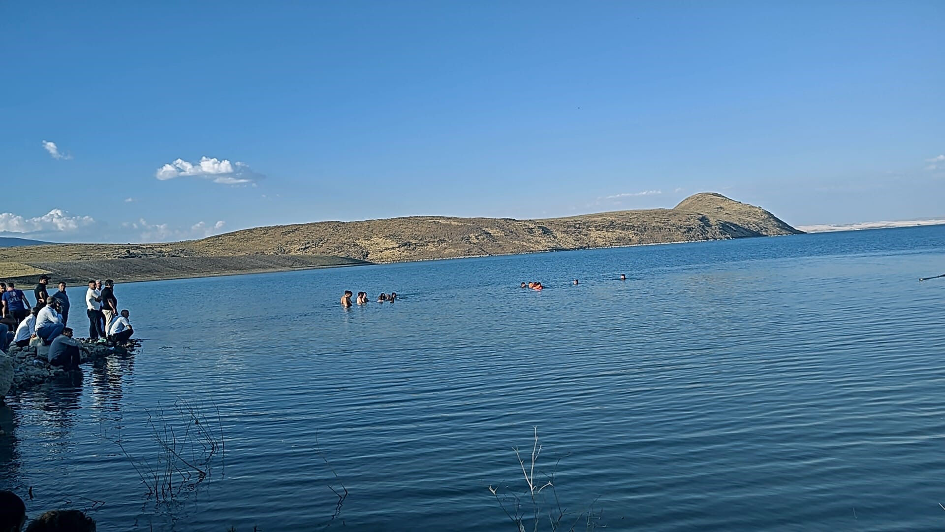 Baraj gölü piknik yapan aileyi yuttu! 2'si çocuk 4 kişi boğuldu Baraj gölü piknik yapan aileyi yuttu! 2'si çocuk 4 kişi boğuldu - 1. Resim