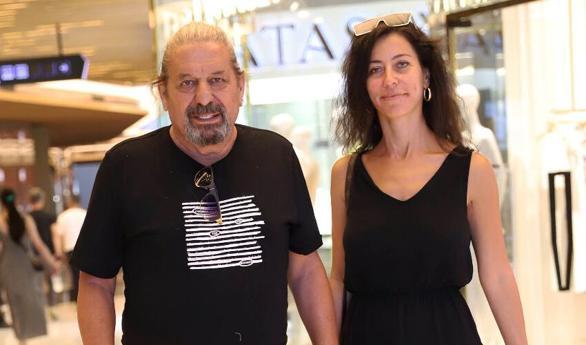Erman Toroğlu 34 yaş küçük eşiyle görüntülendi! Fotoğraf yorum yağmuruna tutuldu Erman Toroğlu 34 yaş küçük eşiyle görüntülendi! Fotoğraf yorum yağmuruna tutuldu - 1. Resim