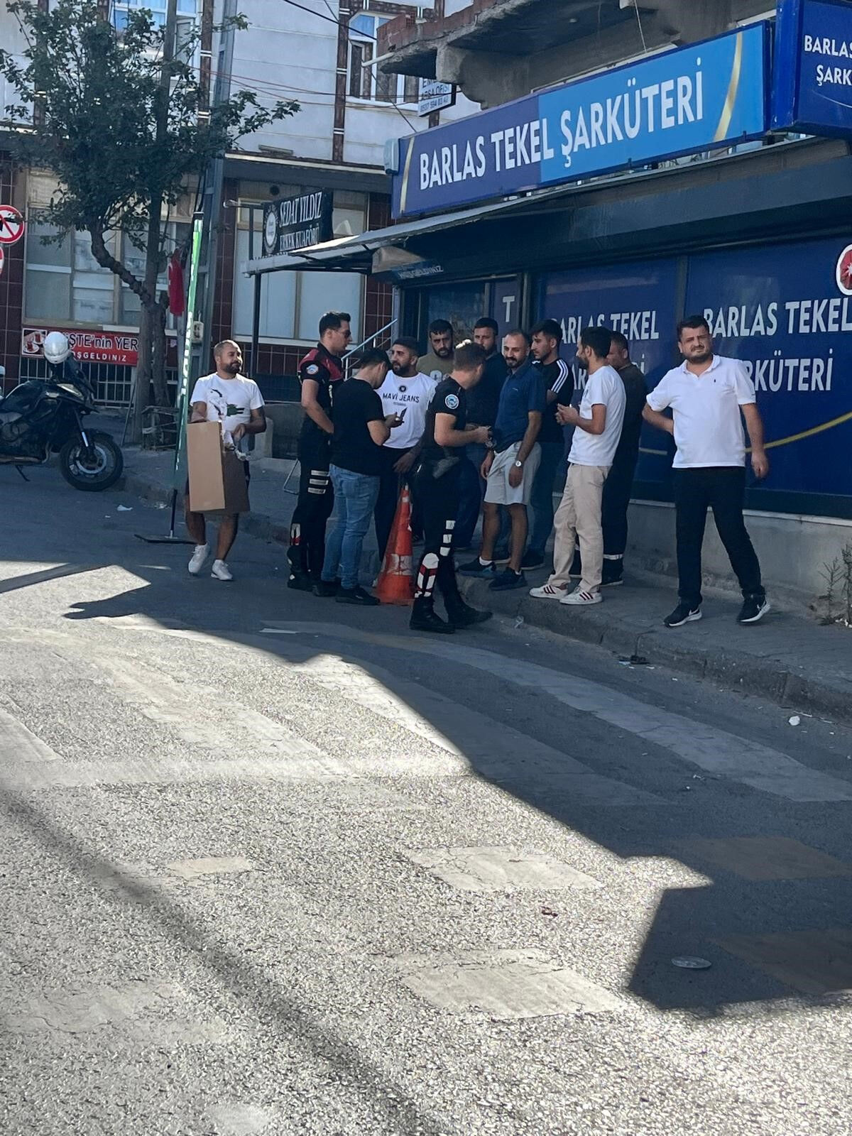 Esenyurt’ta aracı polisin üzerine sürdüler! 2 şahıs adeta suç makinesi çıktı! Esenyurt’ta aracı polisin üzerine sürdüler! 2 şahıs adeta suç makinesi çıktı! - 1. Resim