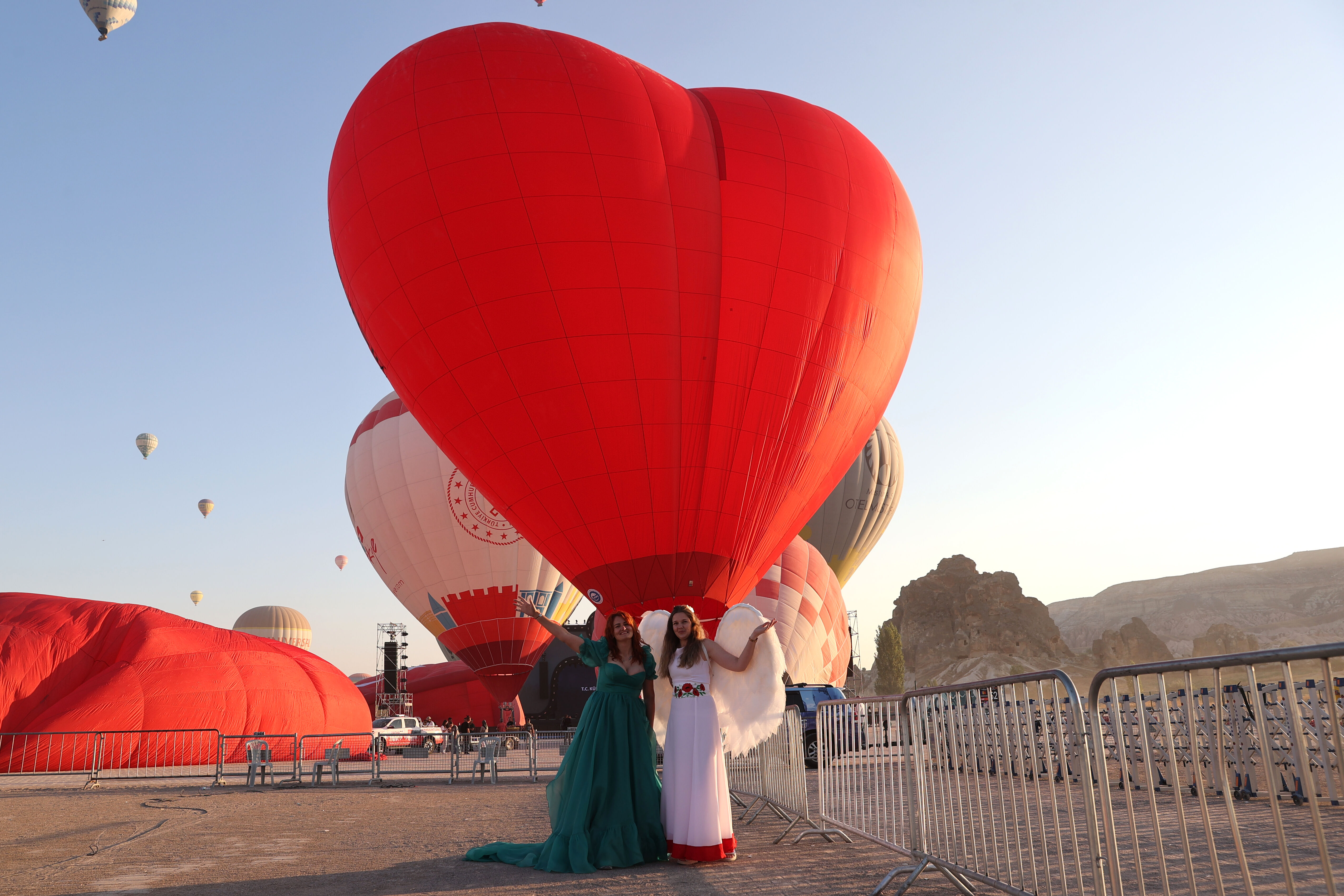 Kapadokya'da farklı bir sabah! Kültür Yolu Festivali Nevşehir'de 18 ülkeden figürlü sıcak hava balonlarıyla başladı Kapadokya'da farklı bir sabah! Kültür Yolu Festivali Nevşehir'de 18 ülkeden figürlü sıcak hava balonlarıyla başladı - 2. Resim