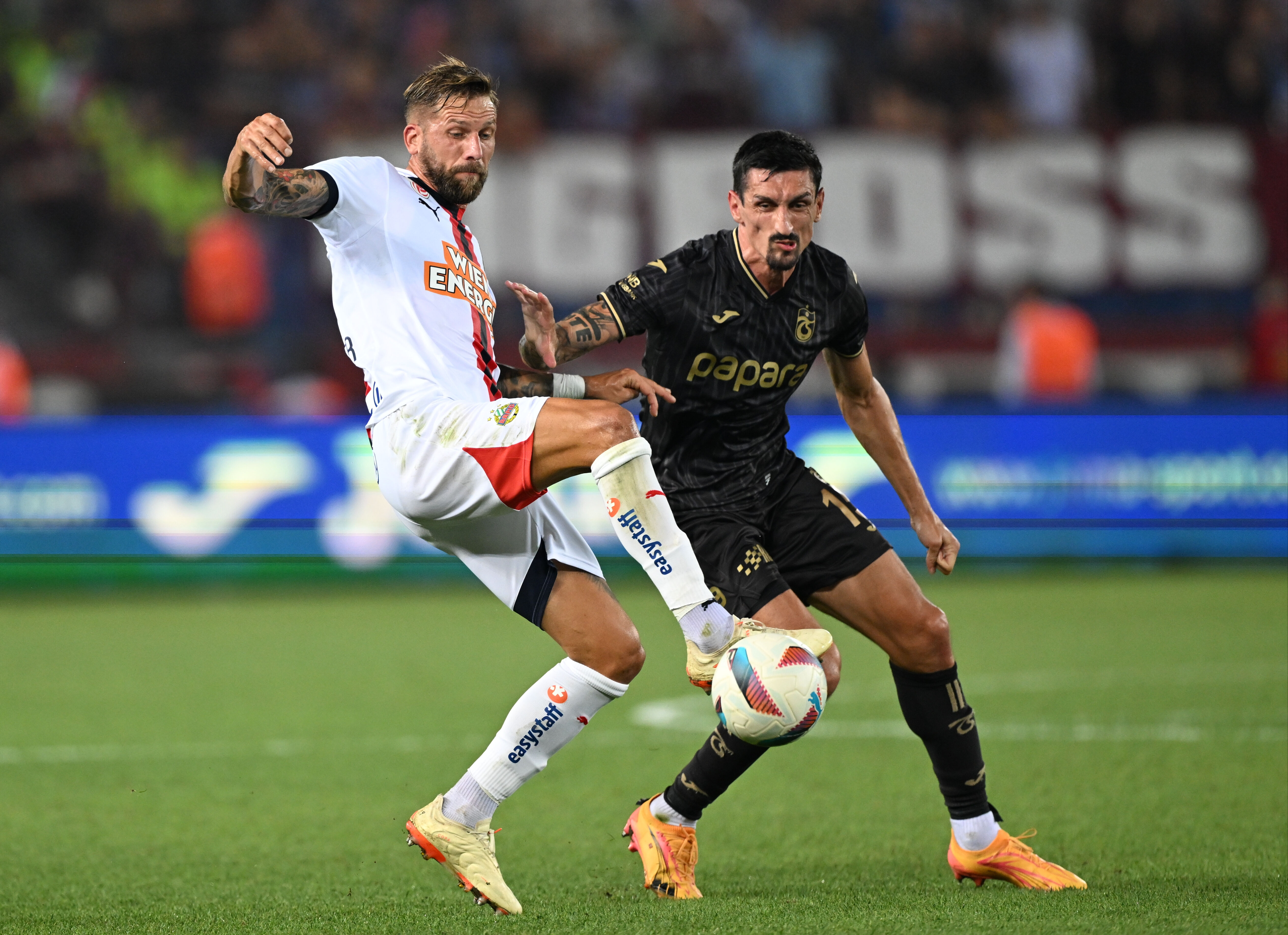 Trabzonspor, Rapid Wien'e evinde kaybetti! Umutlar Avusturya'daki rövanşa kaldı Trabzonspor, Rapid Wien'e evinde kaybetti! Umutlar Avusturya'daki rövanşa kaldı - 2. Resim