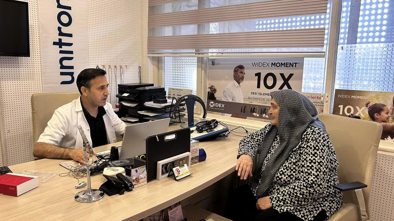 Ümraniye'de 79 yaşındaki yaşlı kadın 46 yıl sonra ilk defa duydu! 'Yeniden dünyaya gelmiş gibi hissediyorum' dedi - 1. Resim