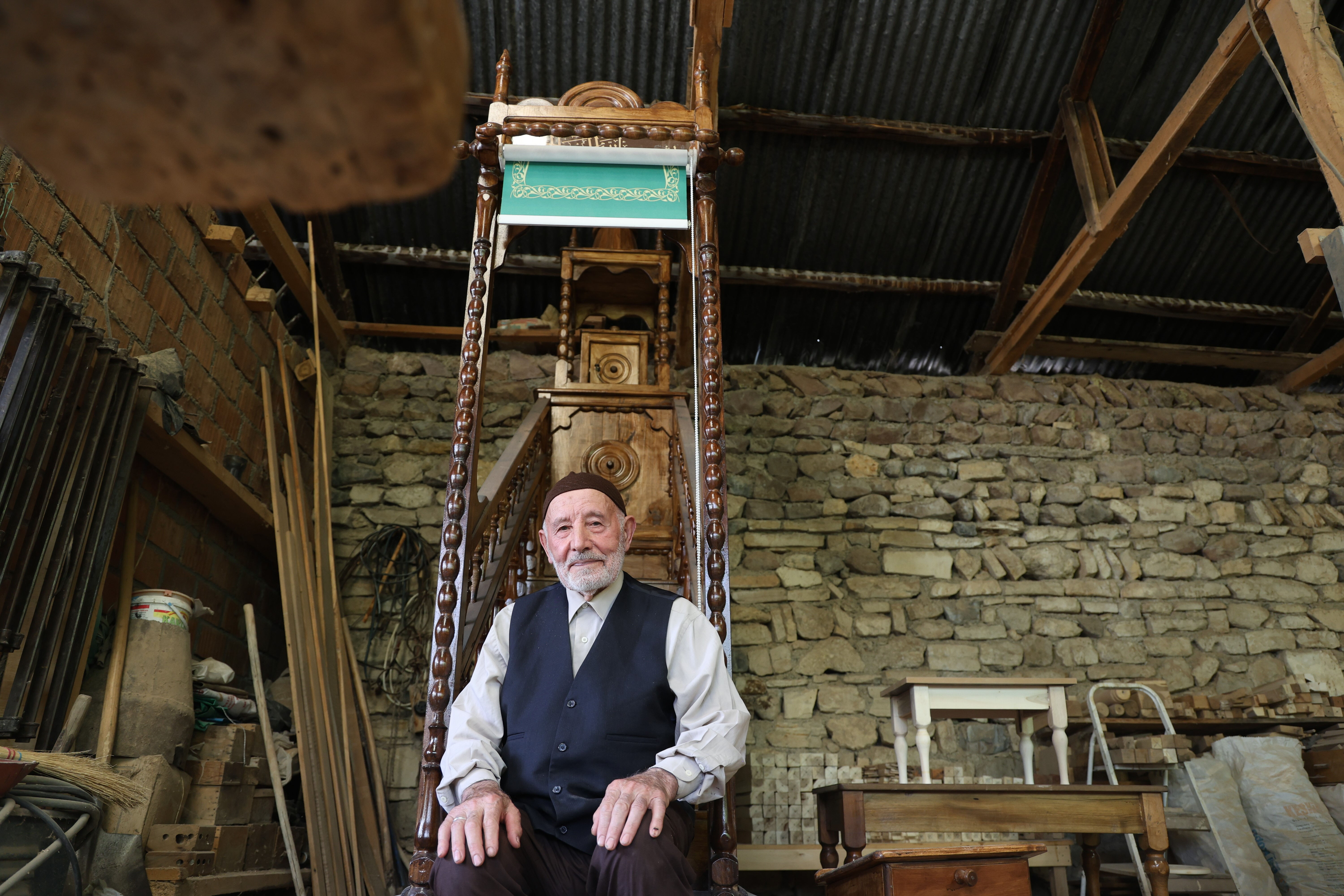 92 yaşındaki Ali Önder'in sözleri kalpleri ısıttı! Ücretsiz yaptığı minberleri dört bir yana gönderiyor 92 yaşındaki Ali Önder'in sözleri yürekleri ısıttı! Ücretsiz yaptığı minberleri dört bir yana gönderiyor - 1. Resim