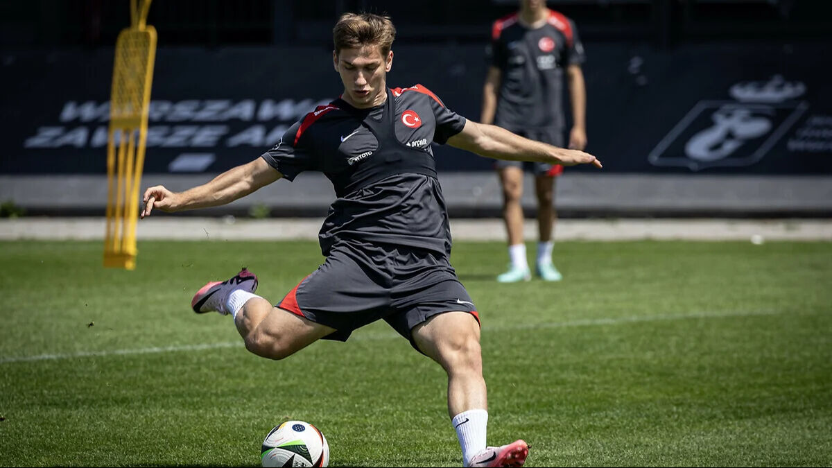 Almanya'dan teklifler alan Semih Kılıçsoy'a Avrupa devi kancayı taktı! Almanya'dan teklifler alan Semih Kılıçsoy'a Avrupa devi kancayı taktı! - 1. Resim