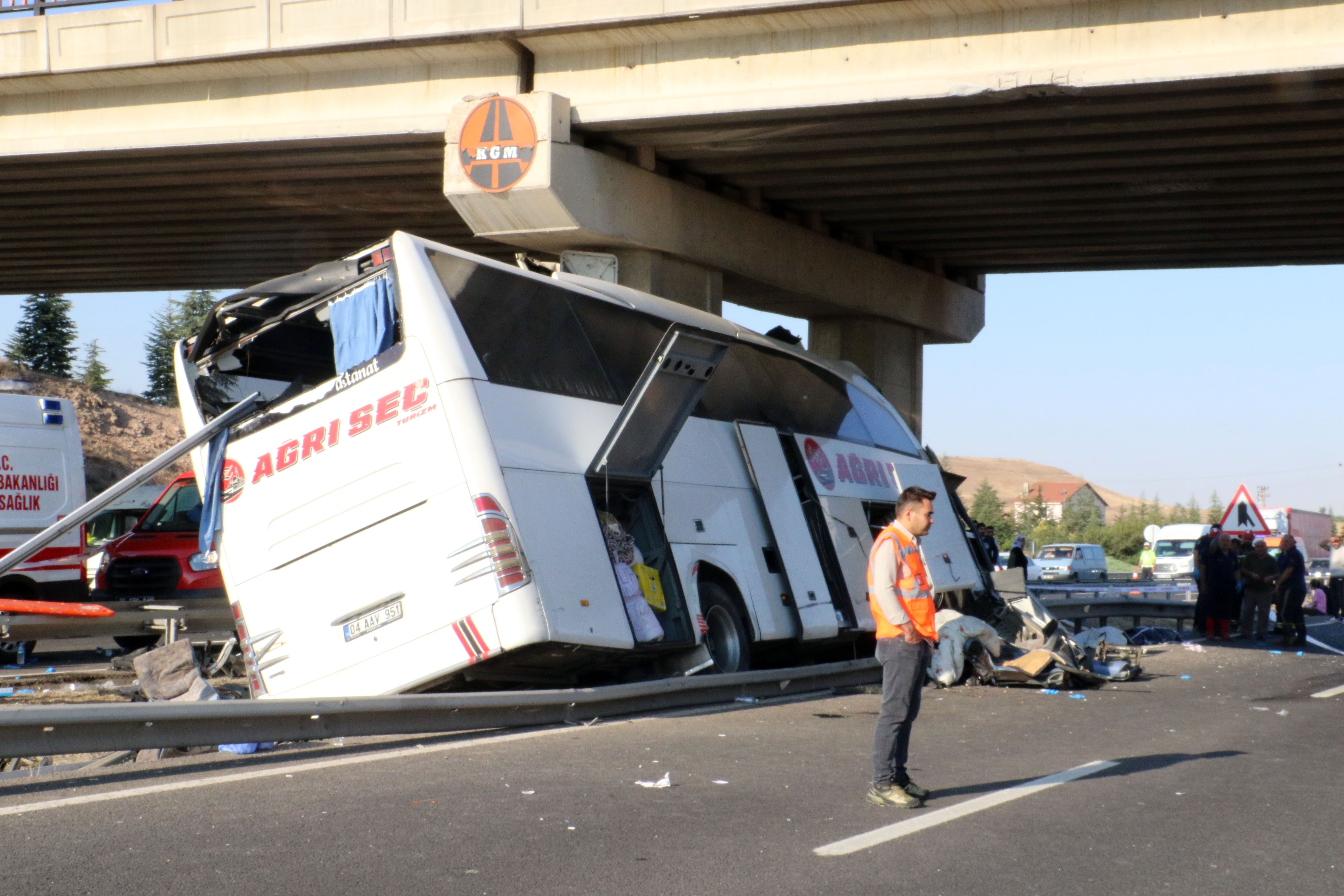 Ankara'daki can pazarının şahidi konuştu: Tesadüfen geçen ambulans hayat kurtardı Ankara'daki can pazarının şahidi konuştu: Tesadüfen geçen ambulans hayat kurtardı - 2. Resim