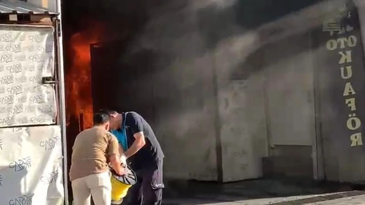 AVM'de korkutan yangın! Dumanlar etrafı kapladı, büyük panik yaşandı - 2. Resim