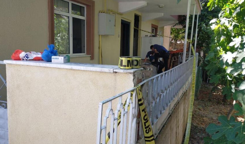 Bir s&uuml;redir haber alınamıyordu, cesedini mesai arkadaşları buldu - 1. Resim