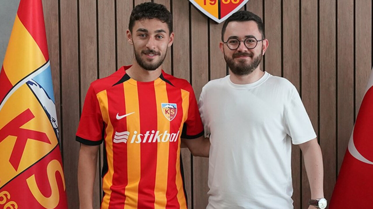 Burak Yılmaz, Beşiktaş'tan transfer yaptı! Genç yıldız Kayserispor'a imza attı Burak Yılmaz, Beşiktaş'tan transfer yaptı! Genç yıldız Kayserispor'a imza attı - 1. Resim