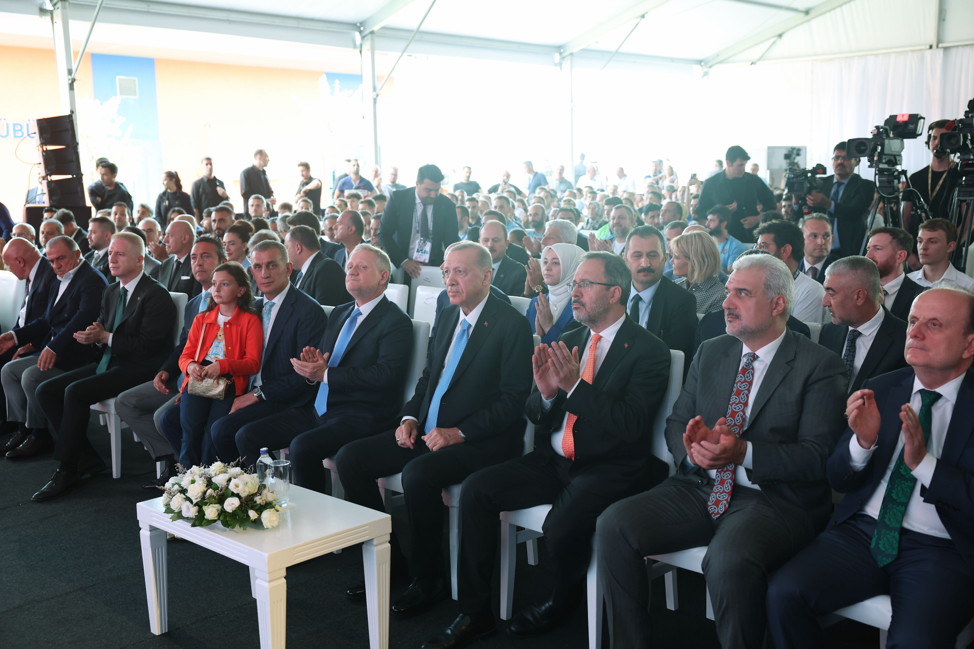 Erdoğan'dan futbolda fair play çağrısı: Kulüpler kısır tartışmalardan uzak durmalı Erdoğan'dan futbolda fair play çağrısı: Kulüpler kısır tartışmalardan uzak durmalı - 1. Resim