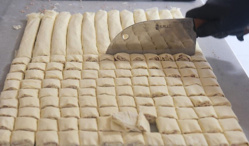 Fıstıklı ve cevizliyi aratmıyor! Dünyada bir ilk: Kıymalı baklava yaptı, tadanların yorumları şaşırttı - 4. Resim