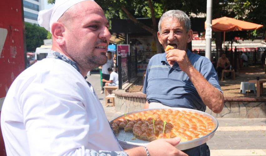 Fıstıklı ve cevizliyi aratmıyor! Dünyada bir ilk: Kıymalı baklava yaptı, tadanların yorumları şaşırttı - 5. Resim
