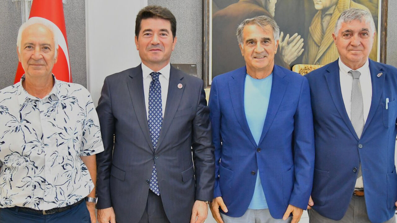 Şenol Güneş sürprizi! Trabzon ziyareti sosyal medyada gündem oldu Şenol Güneş sürprizi! Trabzon ziyareti sosyal medyada gündem oldu - 2. Resim