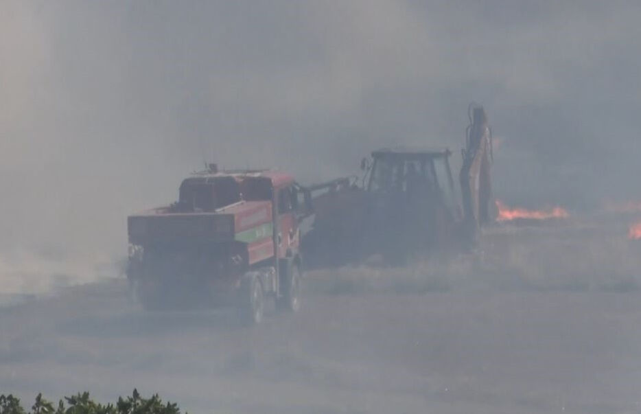 Alevler bu kez İstanbul'dan yükseldi! Kepçeler, TOMA'lar yangını söndürmek için devreye girdi - 3. Resim